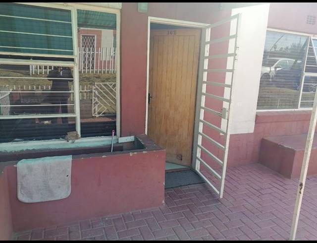 2 BEDROOM TOWNHOUSE FOR SALE IN RIDGEWAY